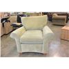 Image 3 : GREEN ROLLED ARM CHAIR