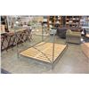 Image 1 : QUEENSIZE METAL BEDFRAME