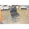 Image 1 : ROLLING BLACK MODERN GAS LIFT OFFICE CHAIR