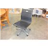 Image 2 : ROLLING BLACK MODERN GAS LIFT OFFICE CHAIR