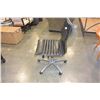 Image 2 : ROLLING BLACK MODERN GAS LIFT OFFICE CHAIR