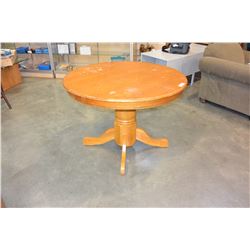 ROUND OAK DINING TABLE WITH 4 PRESSBACK CHAIRS AND LEAF