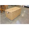 Image 2 : WICKER TRUNK