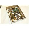 Image 1 : TRAY OF VINTAGE HARDWARE