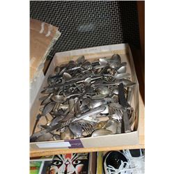 TRAY OF VINTAGE SILVER PLATE CUTLERY