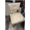 Image 1 : SMALL BUTTON BACK CHAIR
