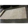 Image 1 : 6 FOOT BY 9 FOOT URBAN BARN WHITE SHAG CARPET