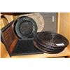 Image 1 : LOT OF WOOD AND WICKER TRAYS