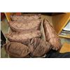 Image 1 : BOX OF BROWN SILK THROW PILLOWS
