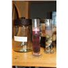 Image 1 : WICKER AND GLASS DECORATOR LOT