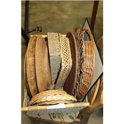 WICKER BASKET OF PLACEMATS AND TRAYS