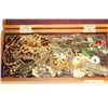 Image 2 : SMALL JEWELLRY BOX WITH JEWELLRY