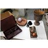 Image 3 : SHADOW BOX VASE AND GLOVE TRAY