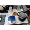 Image 3 : ICE CREAM MAKER COFFEE MACHINE AND TEAPOT