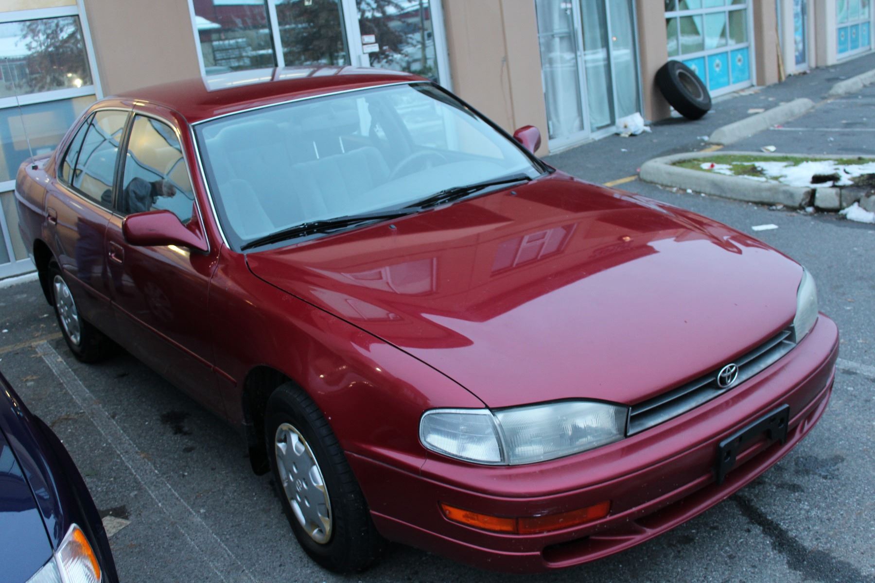 1993 TOYOTA CAMRY, AUTOMATIC, 4 DOOR , RED, 171,000KM WITH KEY, AND