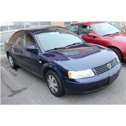 2000 VOLKSWAGEN PASSAT 4 DOOR, AUTOMATIC, BLUE, 161,895 KM. WITH KEY AND REGISTRATION