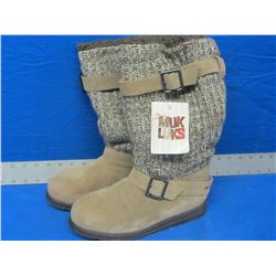 Original Mukluks size 9