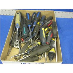 Large full flat of Mastercraft screwdrivers/ inc 1 ratchet