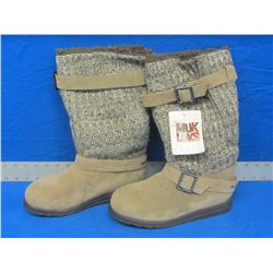 Women's original Mukluks  / size 9