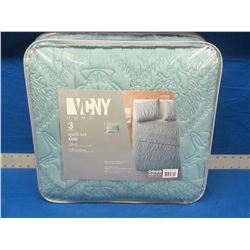 New VNCY 3 piece King quilt set