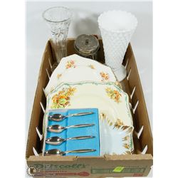 FLAT OF ESTATE COLLECTIBLES INCLUDING MILK GLASS