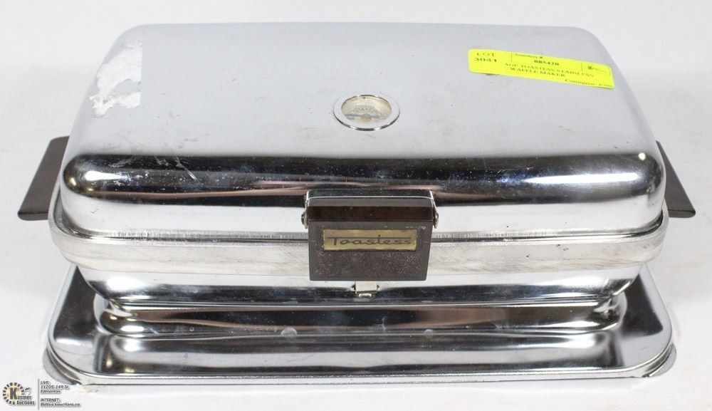 VINTAGE TOASTESS STAINLESS STEEL WAFFLE MAKER