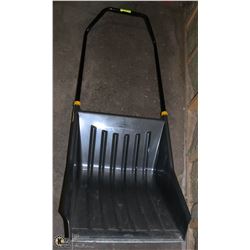 LARGE PUSH SHOVEL