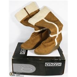 PAIR OF NEW LADIES WINTER BOOTS - SIZE 7 -