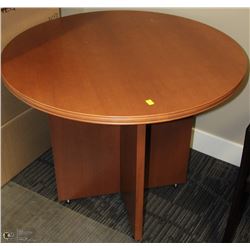 MEDIUM BROWN WOOD TONE ROUND TABLE 35X30