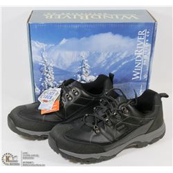 PAIR OF WINDRIVER BOOTS SIZE 13 - UP TO -25