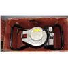 Image 2 : 6" GAS POWERED ICE AUGER WITH BOX