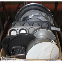 LARGE BOX W/STAINLESS STEEL BOWLS,