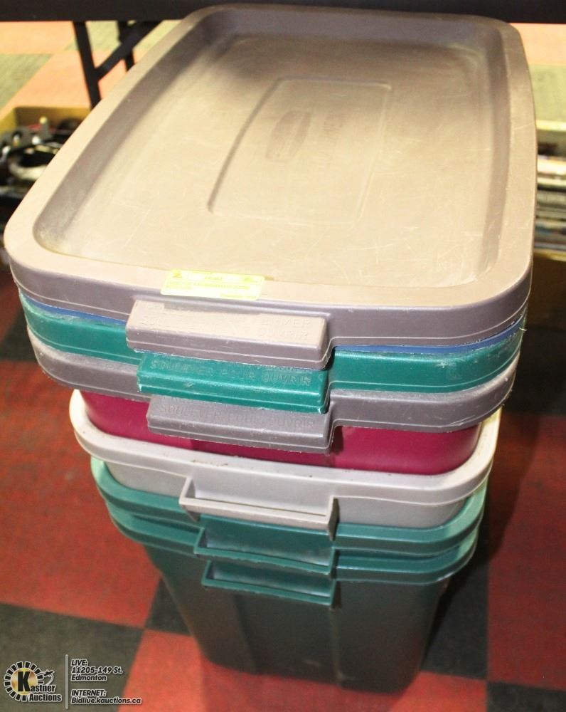 GROUP OF 4 RUBBERMAID TOTES WITH LIDS.