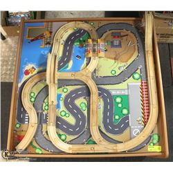CHILDRENS TRAIN TABLE