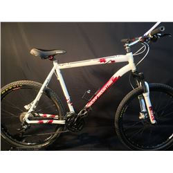 WHITE ROCKY MOUNTAIN FUSION 27 SPEED FRONT SUSPENSION MOUNTAIN BIKE WITH FULL DISC BRAKES