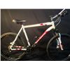 Image 1 : WHITE ROCKY MOUNTAIN FUSION 27 SPEED FRONT SUSPENSION MOUNTAIN BIKE WITH FULL DISC BRAKES