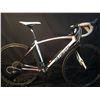 Image 1 : WHITE SPECIALIZED SECTEUR ELITE 20 SPEED RACING BIKE