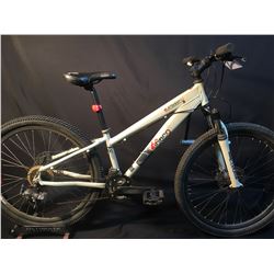 WHITE NORCO KATMANDU 21 SPEED FRONT SUSPENSION MOUNTAIN BIKE WITH FULL DISC BRAKES