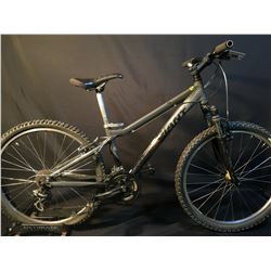 GREY GIANT BOULDER 21 SPEED FRONT SUSPENSION MOUNTAIN BIKE