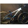 Image 1 : WHITE/BLUE BRODIE HOLESHOT SINGLE SPEED FRONT SUSPENSION MOUNTAIN BIKE