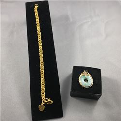 ONE 22-24KT YELLOW GOLD LINK STYLE BRACELET CONSISTING OF A FIGURE "8" SHAPED DOUBLE CURVED LINKS.