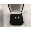 Image 3 : PAIR OF 18KT YELLOW GOLD DIAMOND EARRINGS. FOUR CLAW SET WITH  A ROUND BRILLIANT CUT DIAMOND