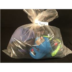 BAG OF ASSORTED MENS CLOTHING: ACTIVEWEAR, HATS, BACKPACK & JACKETS