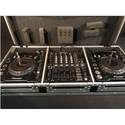 PIONEER PRO DJ EQUIPMENT: 2 - PIONEER CDJ-1000MK3 DIGITAL CD DECKS & PIONEER DJM0700 PRO MIXER IN