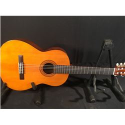 YAMAHA C40 ACOUSTIC GUITAR