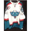 Image 2 : 2004 KELOWNA ROCKETS TEAM AUTOGRAPHED HOCKEY JERSEY (MEMORIAL CUP CHAMPS)