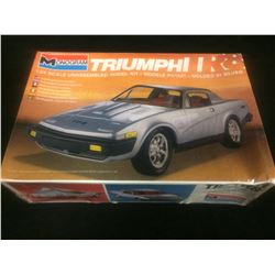 MONOGRAM TRIUMPH R8 1:24 SCALE UNASSEMBLED MODEL KIT IN BOX
