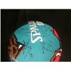 Image 3 : VANCOUVER GRIZZLIES AUTOGRAPHED BASKETBALL