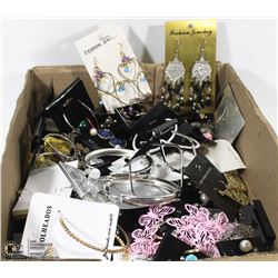 FLAT OF NEW FASHION EARRINGS 50 PAIRS IN TOTAL