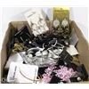 Image 1 : FLAT OF NEW FASHION EARRINGS 50 PAIRS IN TOTAL